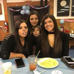 Meet your Posher, Deyanira